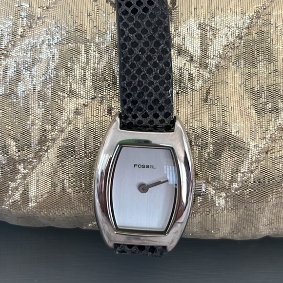 Vintage Fossil genuine leather dainty watch large wrist - Picture 1 of 13